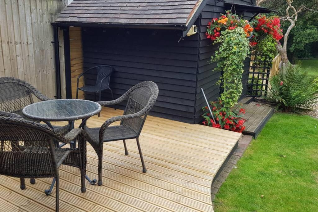 Riverside Lodge Pied A Terre 포딩브리지 외부 사진